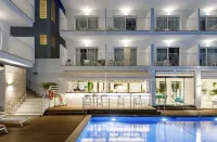 Hotel Torá - Swimmingpools