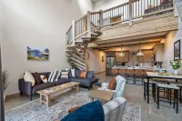 Hot Tub, Game Room, Stunning Mountain Views - Luxurious Haven Hotels near The Loop Trailhead