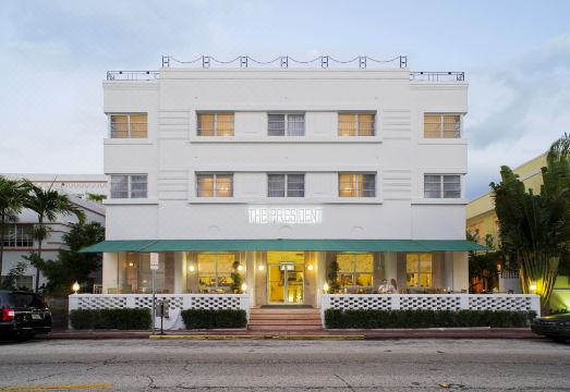 마이애미 비치 호텔 수영장