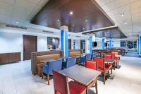 Holiday Inn Express & Suites Parsons by IHG - breakfast