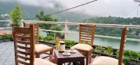 Crystal LakeView Homestay