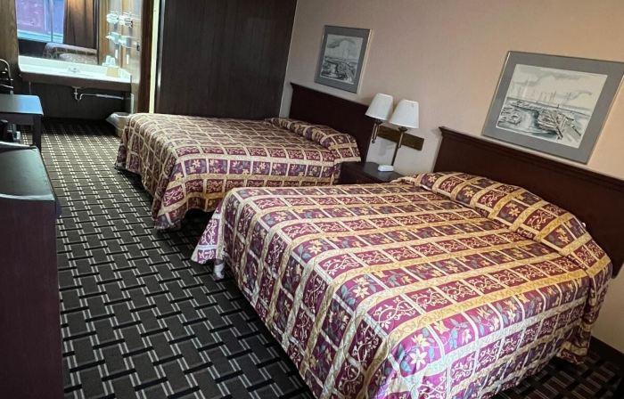 Budget Host Village Inn