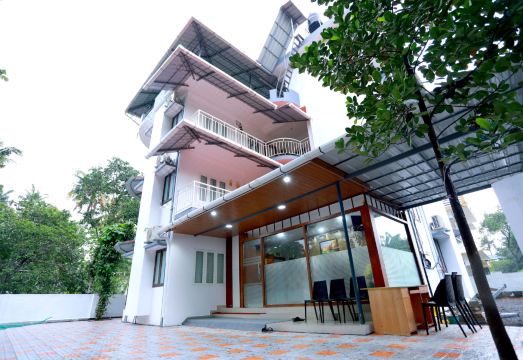 Base9 Cochin Airport Hotel - Housity