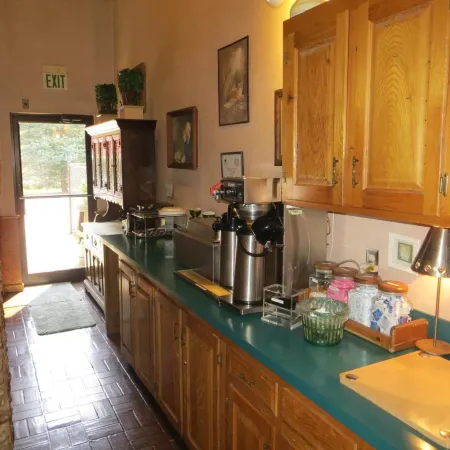 Americourt Hotel - Mountain City Отели в г. Джонсон