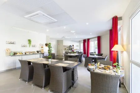 Garden & City Aix En Provence - Rousset Отели в г. Фюво