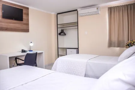 Prime Hotel Отели рядом с достопримечательностью «Feiraguay Shopping Popular»