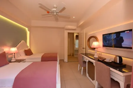 Montebello Deluxe Hotel