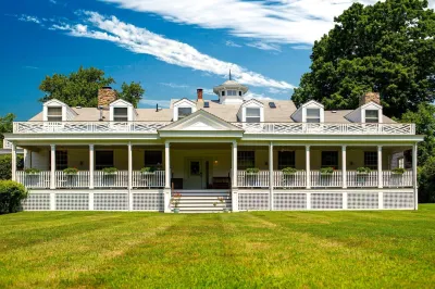 เดอะ แคปเทน สแตนนาร์ด โรงแรมใน