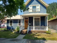 Home Away from Home in Wallace