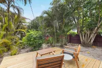 Charming 3-bedroom house with WiFi, AC in welcoming Lake Worth Beach