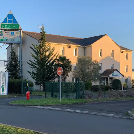 Brit Hotel Saumur Hôtels à : Distré