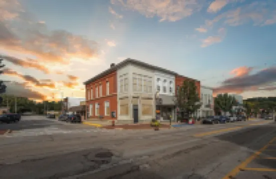 The Loft Buchanan - Chic Industrial Loft in Historic Downtown