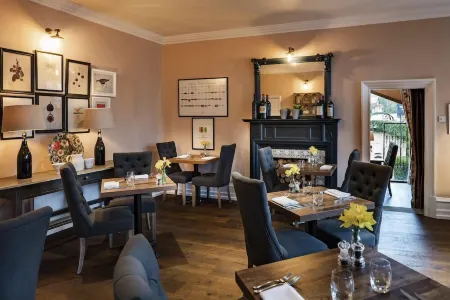 The Five Arrows Hotel Отели в г. Динтон-вит-Форд энд Аптон