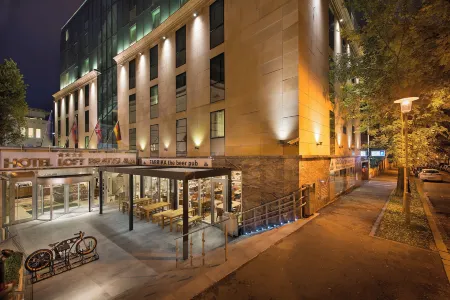 LOFT Premium & Wilson Palace Отели рядом с достопримечательностью «Архиепископский дворец»