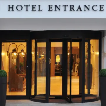 Macdonald Windsor Hotel Отели рядом с достопримечательностью «Dramatica»