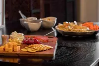 Vineyard Court Designer Suites Hotel - breakfast