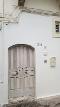 Domus Dejana Отели рядом с достопримечательностью «Gallipoli 1° accesso libero al Mare»