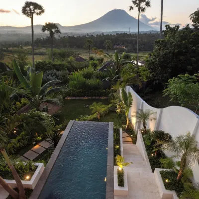 Balidroomvilla's Hotels near Taman Ujung Viewpoint