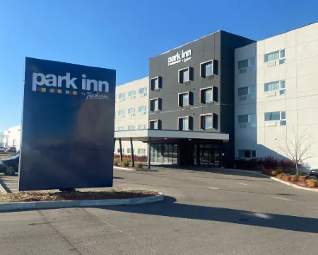 Park Inn by Radisson Edmonton Airport Hotels in Leduc