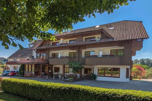 Hotel Restaurant Vinothek Lamm Hotel di Dobel