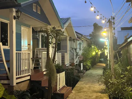 Se'Sun Amphawa Отели рядом с достопримечательностью «Wat Bang Khae Noi»