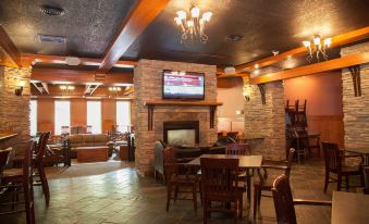 Twin Pine Inn & Suites