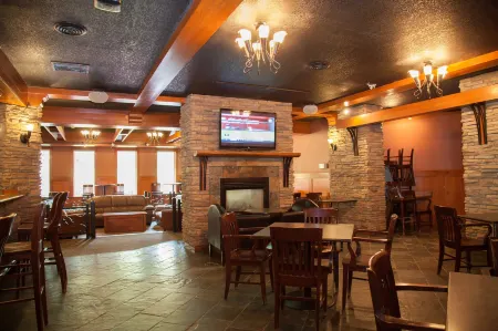 Twin Pine Inn & Suites