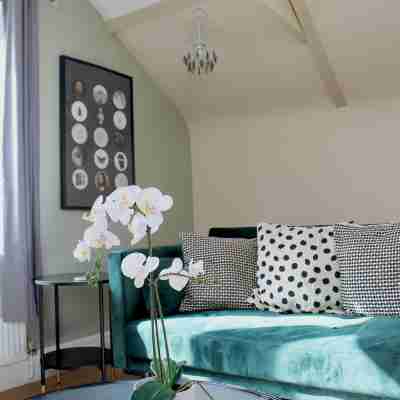 1 Bed Loft - Sleeps 2 - Parking - Wifi Rooms