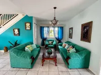 Luxury 5-Bed Villa in Tobago the Big Yellow House - Balkoner