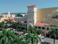 Harmonie Hotels near Simon Bolivar