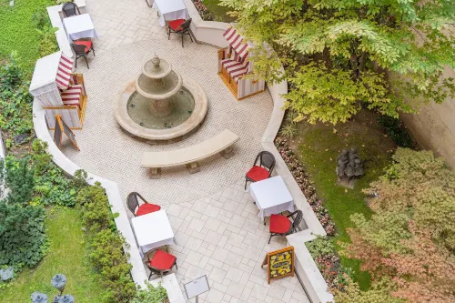 Queen's Court Hotel & Residence - Bintang 5