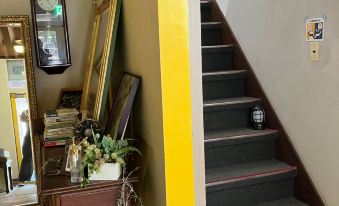 A Nostalgic and Tasty Mini Hotel Located in the mi