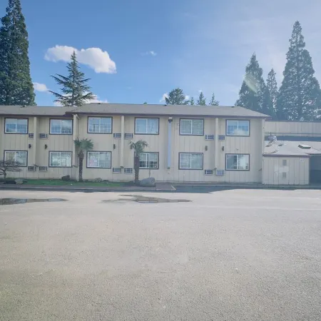 Evergreen Inn & Suites Portland