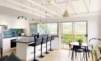 Treeview - A Beautiful 3-Bed House in Kiama