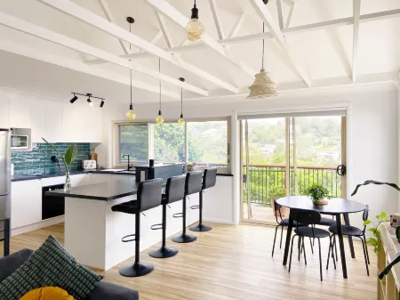 Treeview - A Beautiful 3-Bed House in Kiama
