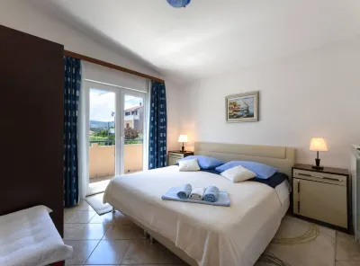 Bright and Spacious Apartment with Terrace in Kastel Stafilic Hotels in der Nähe von Flughafen Split