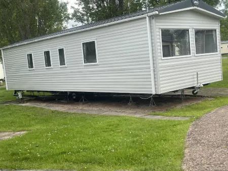 3 Bed Chalet - Sleeps 6 - Parking - Wifi