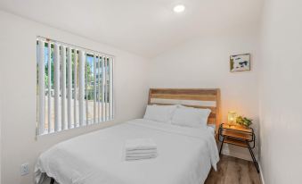 Foothills LA Hideaway Patio Lounge Work-friendly