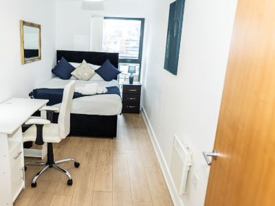 Apartment Sleeps 6 with Balcony and Parking