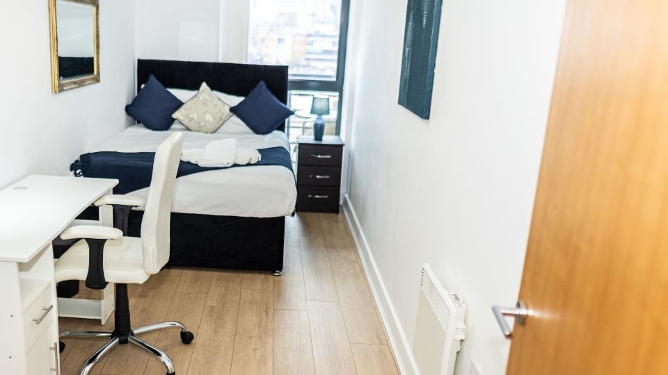 Apartment Sleeps 6 with Balcony and Parking