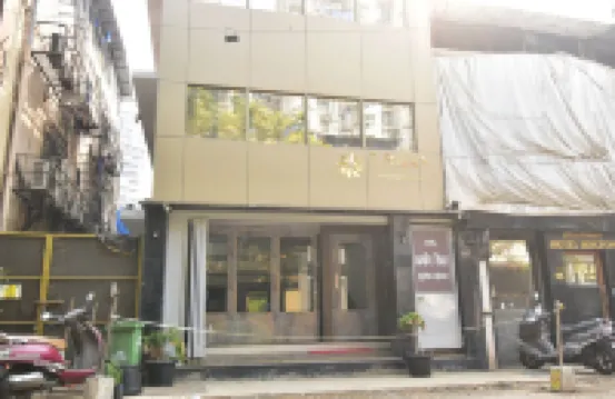 URBAN NEST Hotel berhampiran Pantai Versova