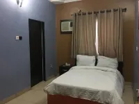 L'Avalon Hotel and Suites Hotels near RCCG The Messiah's Place