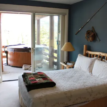 Ski in-Ski out direct to lift, New hot tub, wi-fi, Big Sky, Mountain views