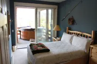 Ski in-Ski out direct to lift, New hot tub, wi-fi, Big Sky, Mountain views