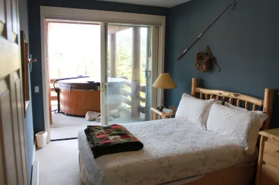 Ski in-Ski out direct to lift, New hot tub, wi-fi, Big Sky, Mountain views