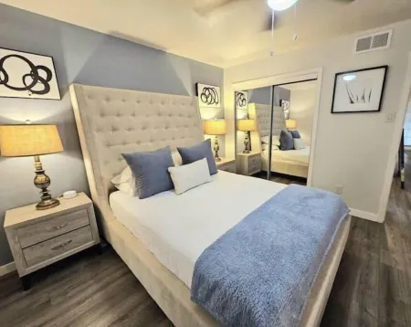 Lakeside Modern and peaceful Condo! Отели рядом с достопримечательностью «Парк Уан Элевен Ранч»