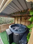 Min yr Afon - Cabin - Sleeps 2 - Hot Tub - Parking Hotels in Aberffraw