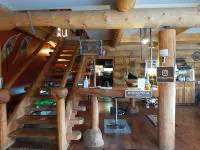 Arctic Divide Lodge - Motels