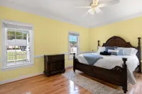 Southern Charm! Theater Room, Hot Tub, Game Space!