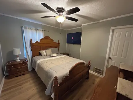 Country Living w/ TVs in Each Room Отели в г. Дарлингтон Каунти